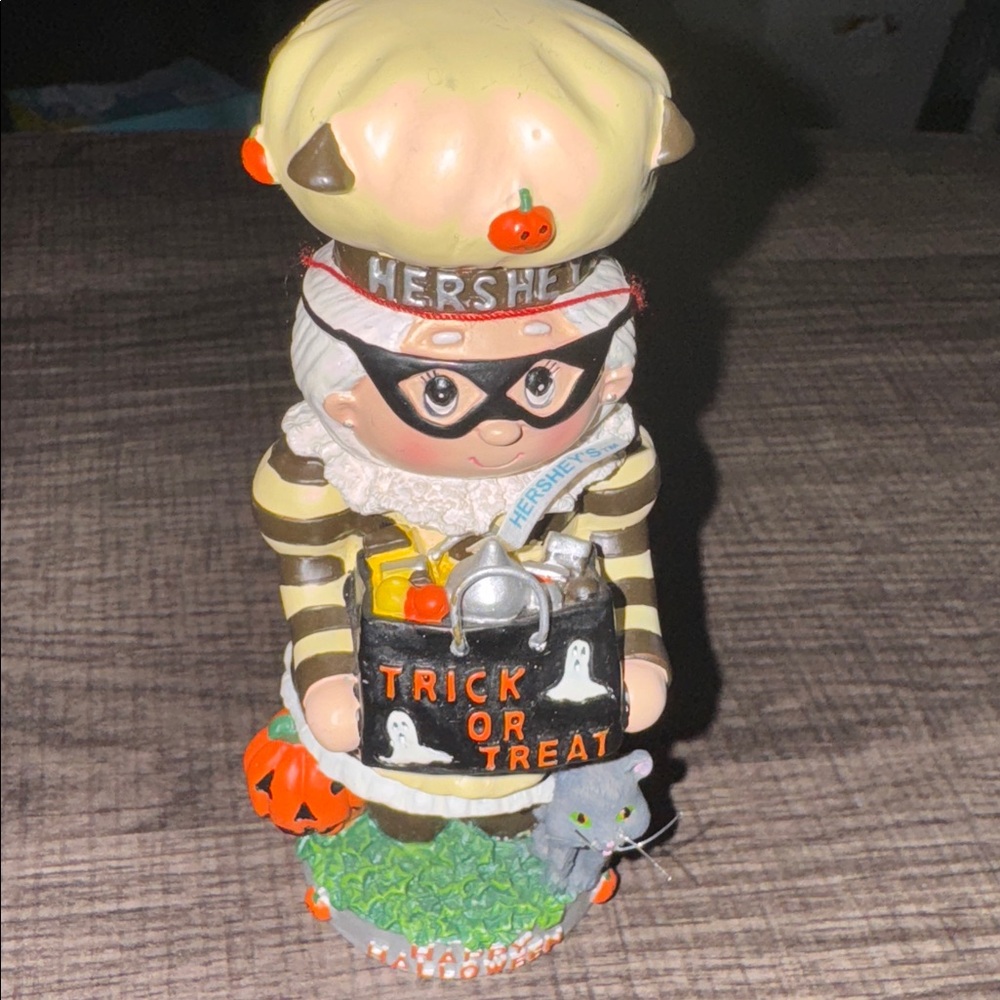 Halloween Mrs Claus Hersheys Collectible